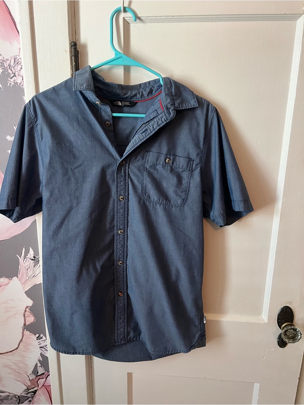 The North Face Men's Short-Sleeve Button-Up Shirt in Dark Blue